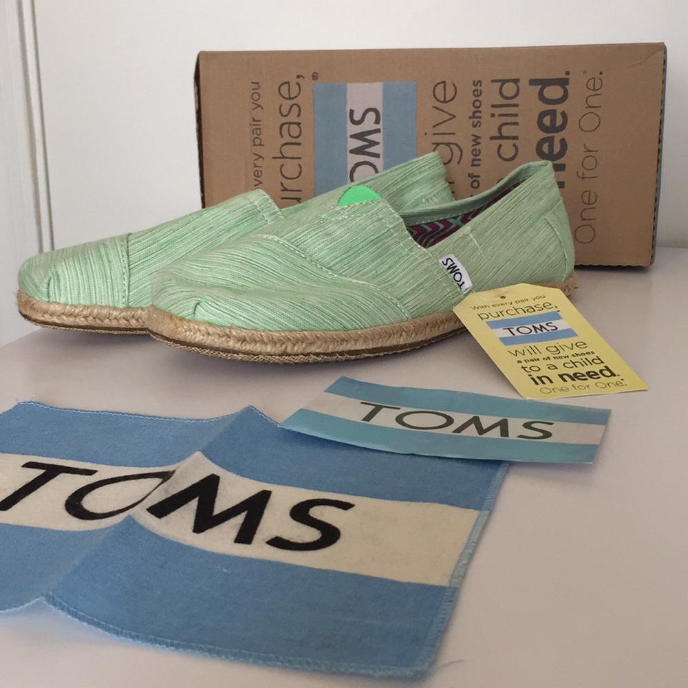 NWT Toms Green Espadrille Flats 8.5
